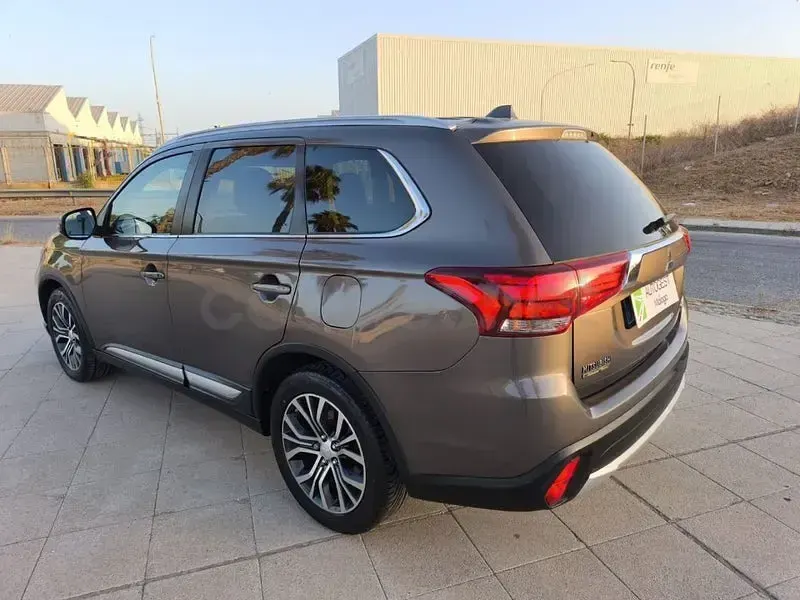 Usado Mitsubishi Outlander Motion 150 CV (110 kW) 2016 Marrón SUV