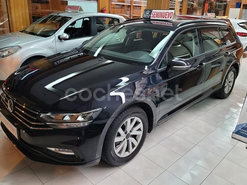 Usado VW Passat 120 CV (88 kW) 2020 Negro Familiar