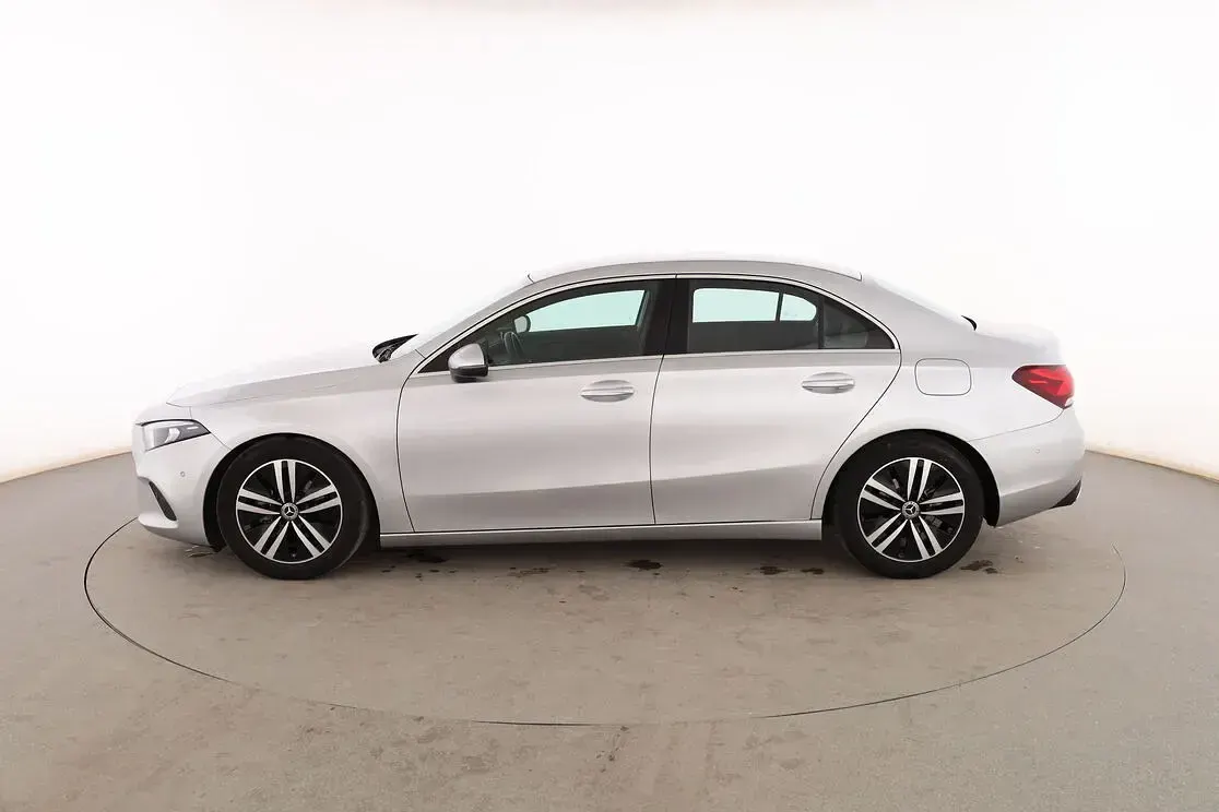 Usado Mercedes A180 Progressive 136 CV (100 kW) 2021 Plata Berlina