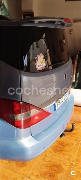 Usado Ssangyong (KGM) Rodius Limited 165 CV (121 kW) 2005 Gris / plata Monovolumen