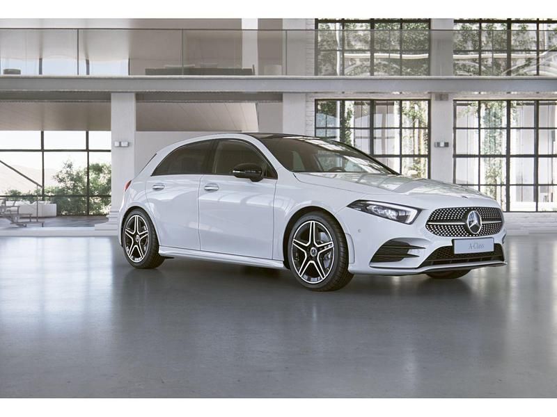 Usado Mercedes A180 AMG line 136 CV (100 kW) 2020 Blanco polar  pintura unicolor Utilitario