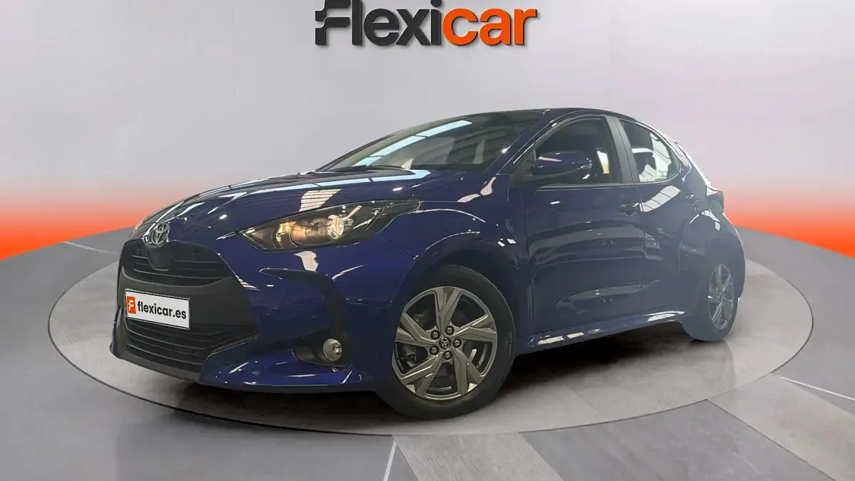 Usado Toyota Yaris Hybrid Active 116 CV (85 kW) 2025 Azul Berlina