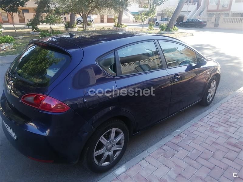 Usado Seat Leon Sport 105 CV (77 kW) 2007 Azul Berlina