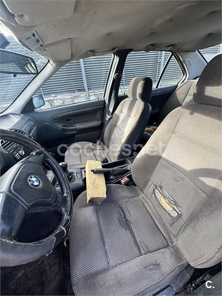 Usado BMW 318 115 CV (84 kW) 1991 Amarillo Berlina