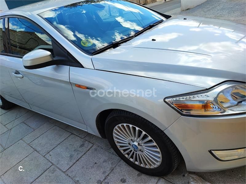 Gris / plata Usado 2010 Ford Mondeo Trend Berlina | 7500 € (Un poco caro) - Imagen 1/4
