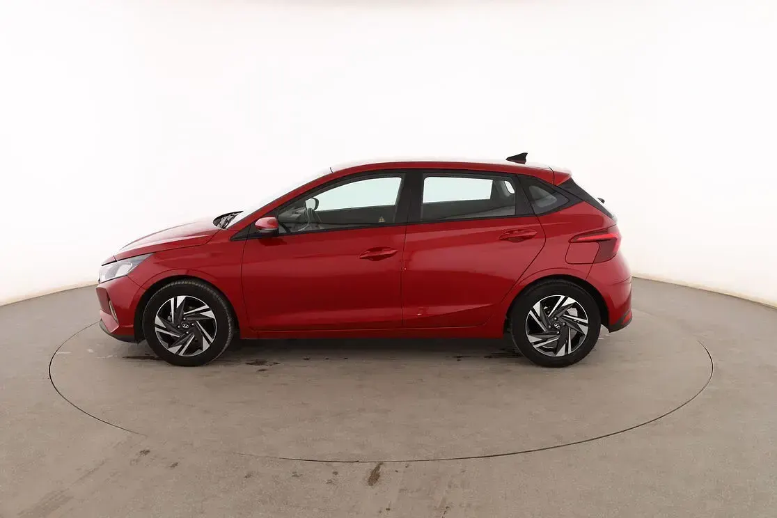 Usado Hyundai i20 84 CV (61 kW) 2022 Rojo Utilitario