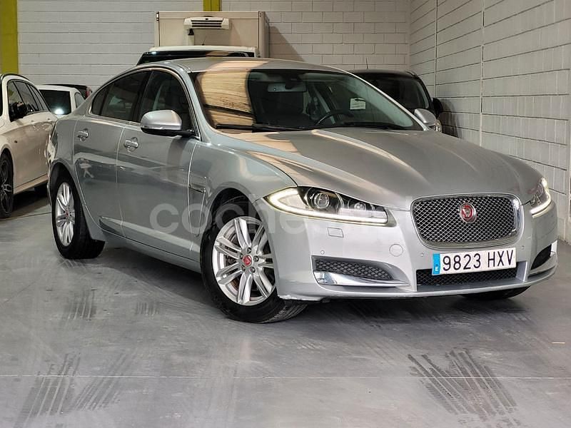Usado Jaguar XF Premium Luxury 200 CV (147 kW) 2014 Gris / plata Berlina