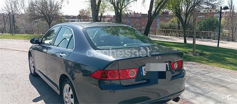 Usado Honda Accord Executive 155 CV (114 kW) 2006 Gris / plata Berlina