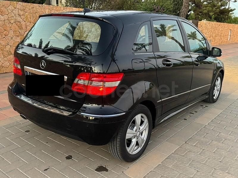 Usado Mercedes B200 136 CV (100 kW) 2011 Negro Monovolumen