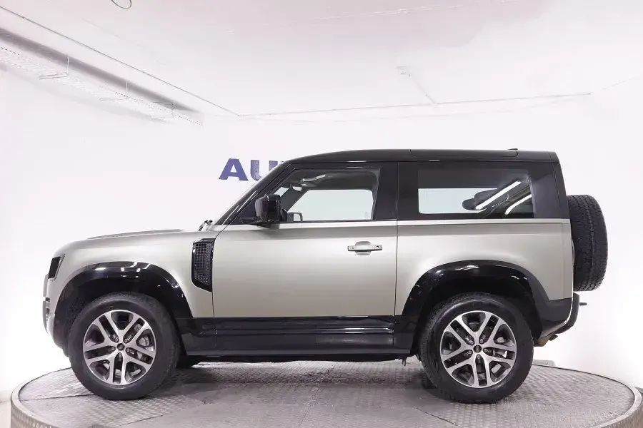 Usado Land Rover Defender 400 CV (294 kW) 2022 Verde SUV