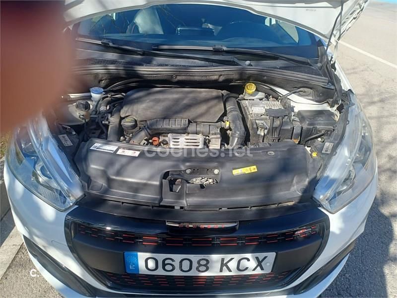Usado Peugeot 208 GT-line 110 CV (80 kW) 2017 Blanco Utilitario