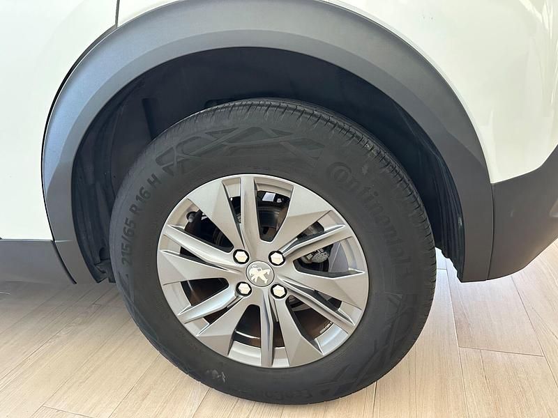Usado Peugeot 2008 Active 100 CV (73 kW) 2020 Blanco SUV