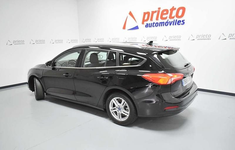 Usado Ford Focus Trend+ 120 CV (88 kW) 2022 Negro Familiar