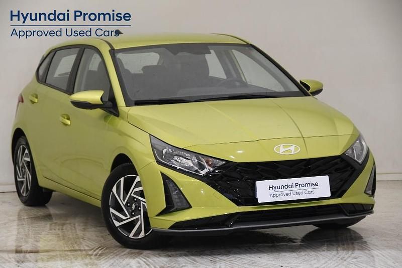 Usado Hyundai i20 100 CV (73 kW) 2024 Verde Utilitario