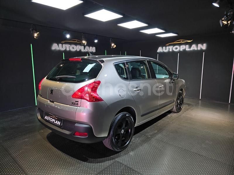 Usado Peugeot 3008 Active 112 CV (82 kW) 2012 Beige Berlina