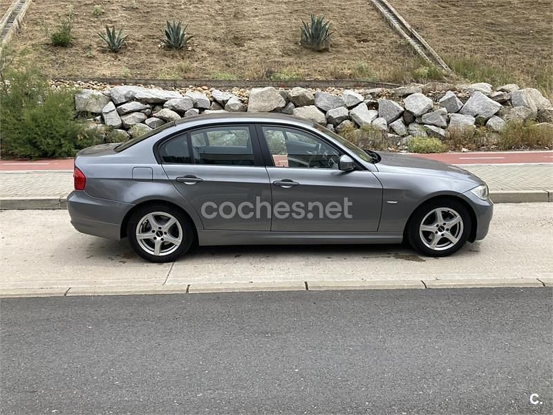 Usado BMW 318 143 CV (105 kW) 2009 Gris / plata Berlina