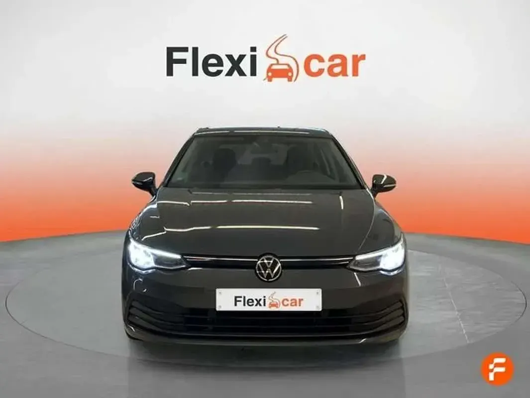 Usado VW Golf VIII Life 131 CV (96 kW) 2021 Gris Utilitario