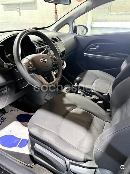 Usado Kia Rio 84 CV (61 kW) 2017 Negro Berlina