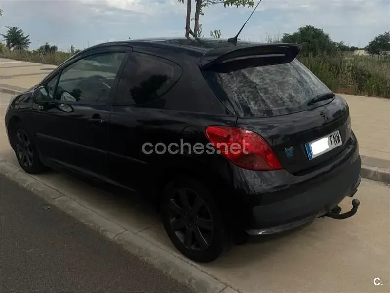 Usado Peugeot 207 90 CV (66 kW) 2007 Negro Berlina
