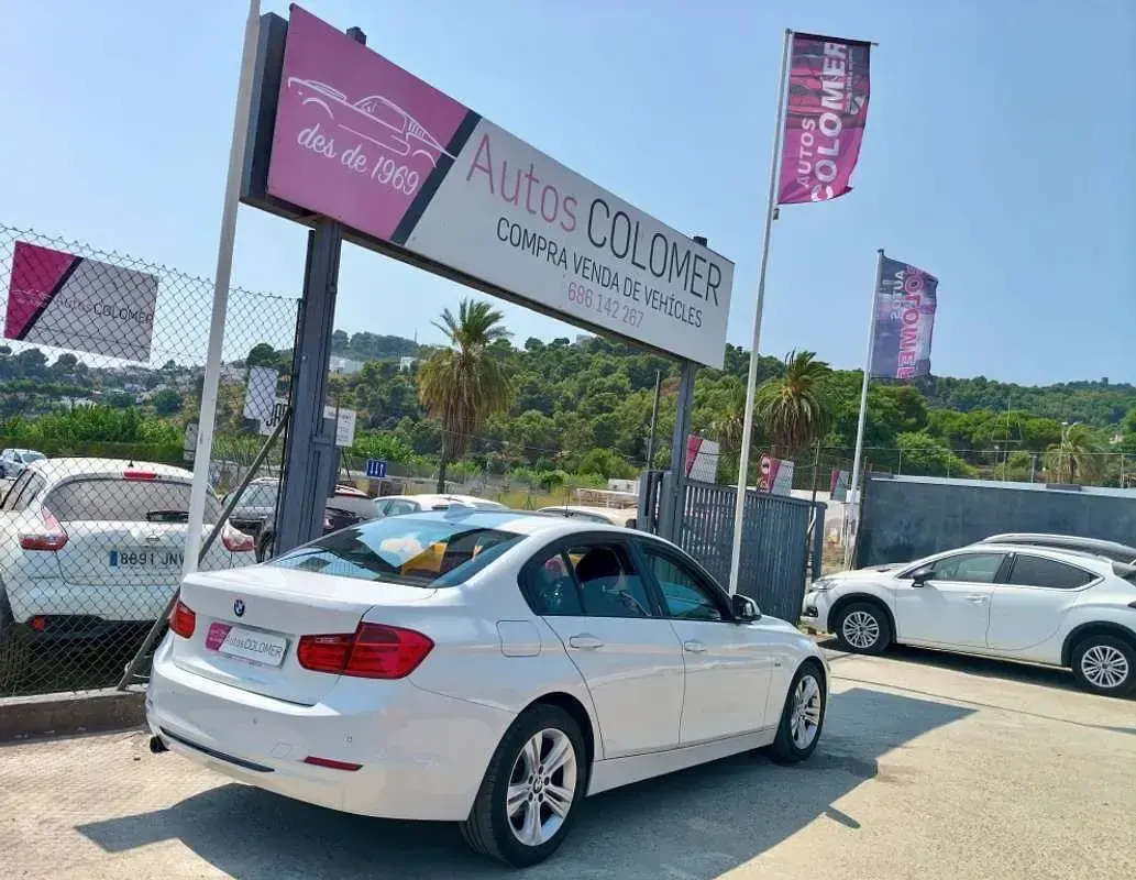 Usado BMW 318 Sport Line 143 CV (105 kW) 2014 Blanco Berlina