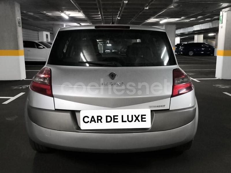 Usado Renault Mégane II Dynamique 105 CV (77 kW) 2007 Gris / plata Berlina