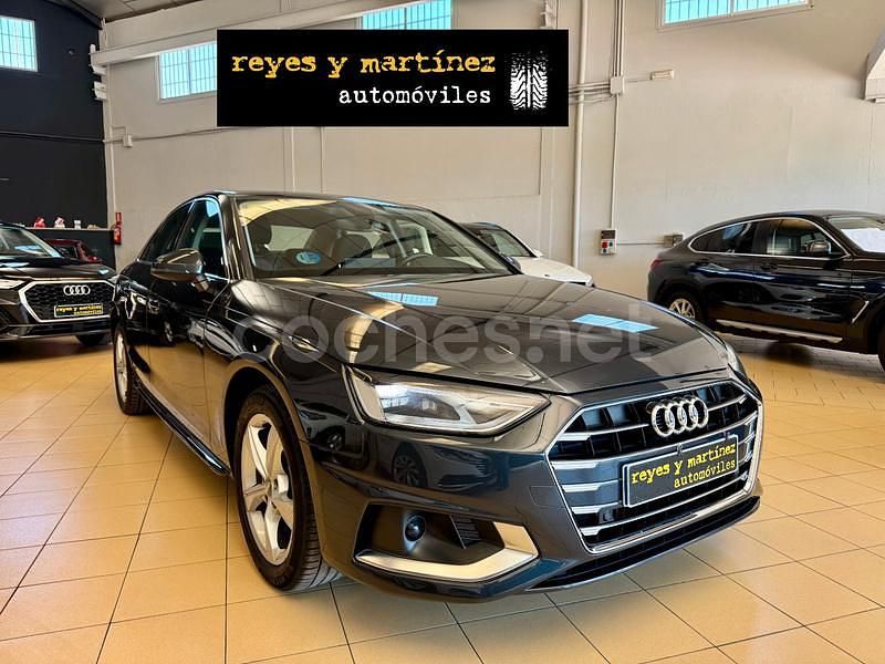 Usado Audi A4 Advanced Plus 163 CV (119 kW) 2020 Gris / plata Berlina
