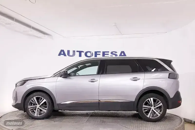 Usado Peugeot 5008 Allure 130 CV (95 kW) 2024 Gris SUV