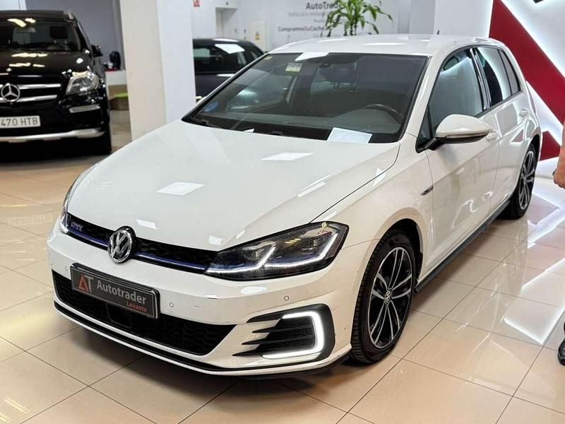 Usado VW Golf VII GTE 204 CV (150 kW) 2018 Blanco Utilitario