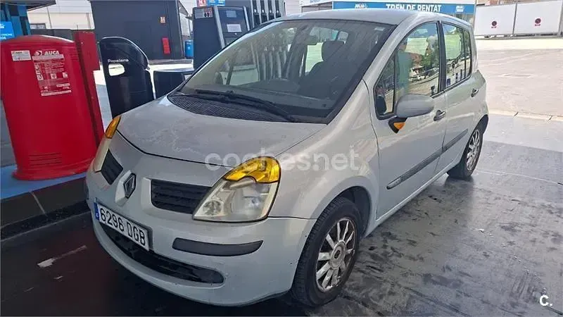 Usado Renault Modus Dynamique 85 CV (62 kW) 2005 Gris / plata Monovolumen