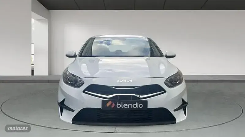 Usado Kia Ceed 100 CV (73 kW) 2024 Blanco Utilitario
