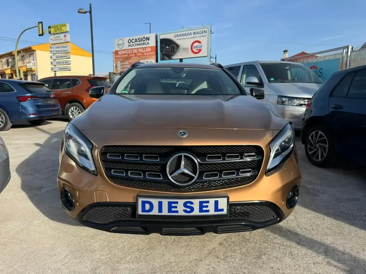 Usado Mercedes GLA220 177 CV (130 kW) 2018 Naranja SUV