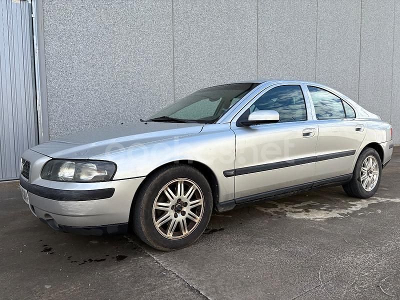 Usado Volvo S60 Momentum 130 CV (95 kW) 2004 Gris / plata Berlina