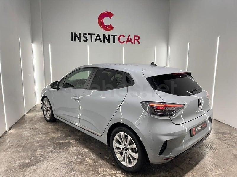 Usado Renault Clio V Equilibre 140 CV (102 kW) 2024 Gris / plata Berlina