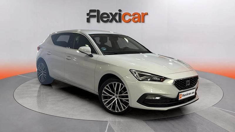 Usado Seat Leon XCELLENCE 150 CV (110 kW) 2021 Blanco Berlina