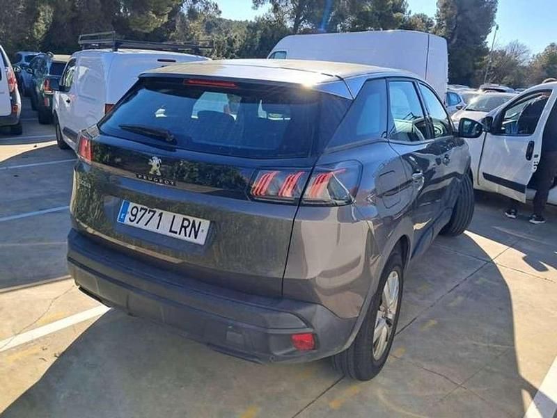 Usado Peugeot 3008 Active 131 CV (96 kW) 2021 Gris SUV