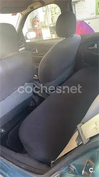 Usado Renault Clio II Privilege 80 CV (58 kW) 2004 Azul Berlina