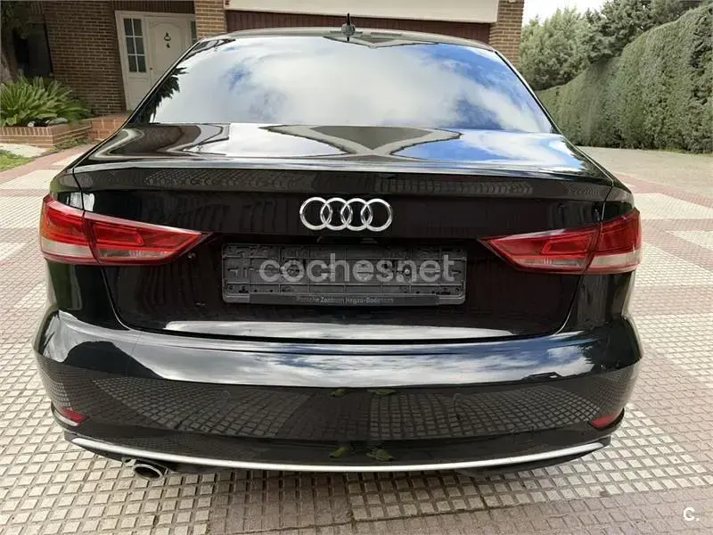 Usado Audi A3 116 CV (85 kW) 2020 Negro Berlina