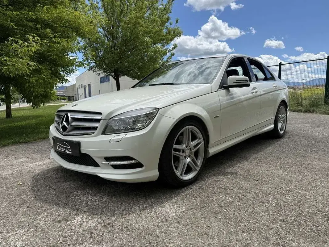 Usado Mercedes C220 Edition 170 CV (125 kW) 2010 Blanco Berlina