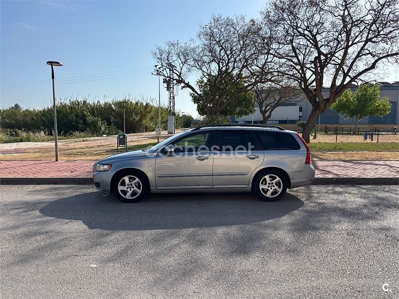 Usado Volvo V50 Summum 109 CV (80 kW) 2010 Gris / plata Familiar