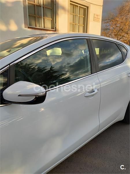 Używany Kia Ceed 100 KM (73 kW) 2017 Biały Hatchback