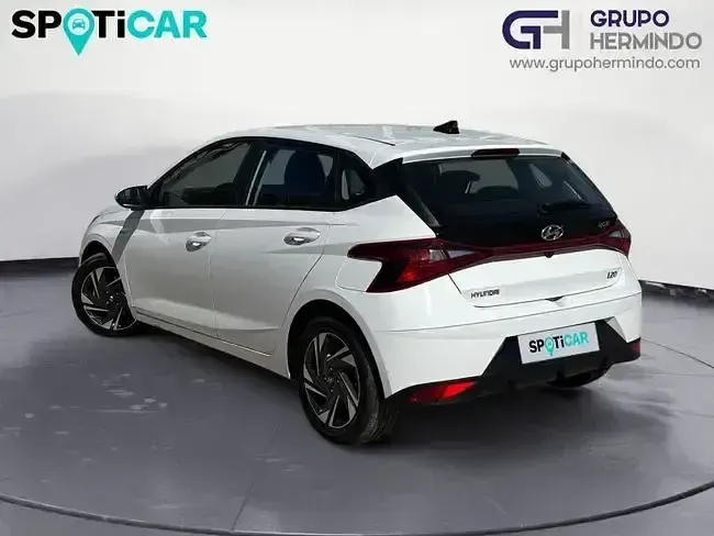 Usado Hyundai i20 100 CV (73 kW) 2021 Blanco Berlina