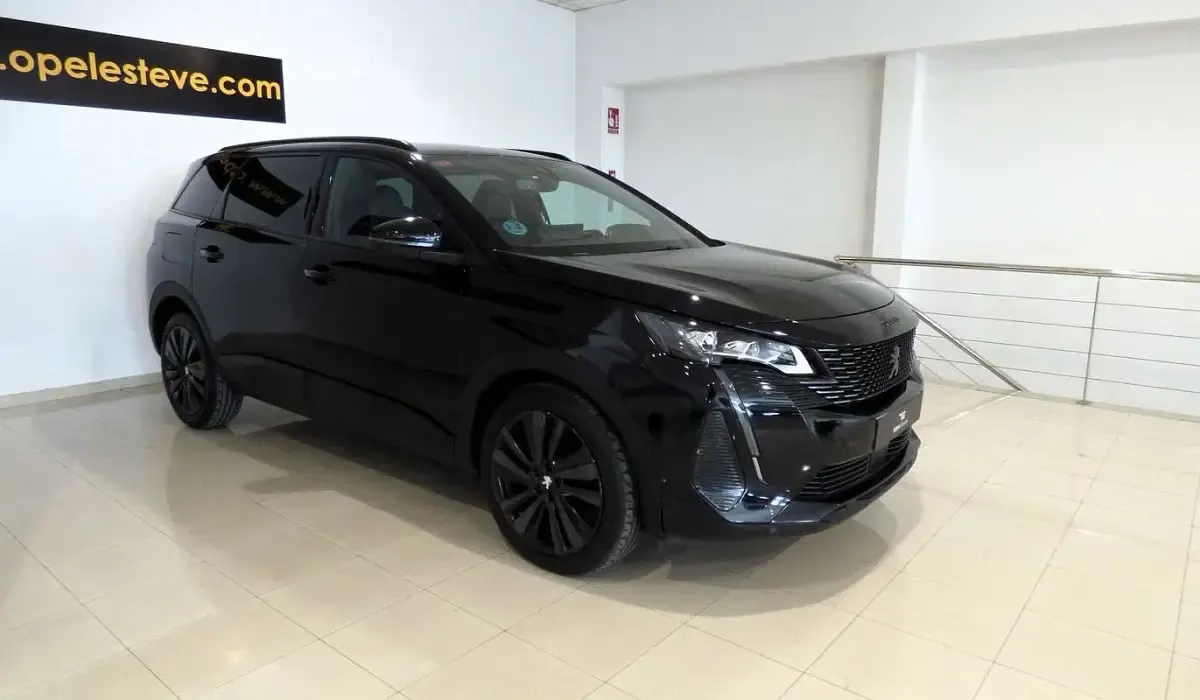 Usado Peugeot 5008 Style 120 CV (88 kW) 2021 Negro SUV
