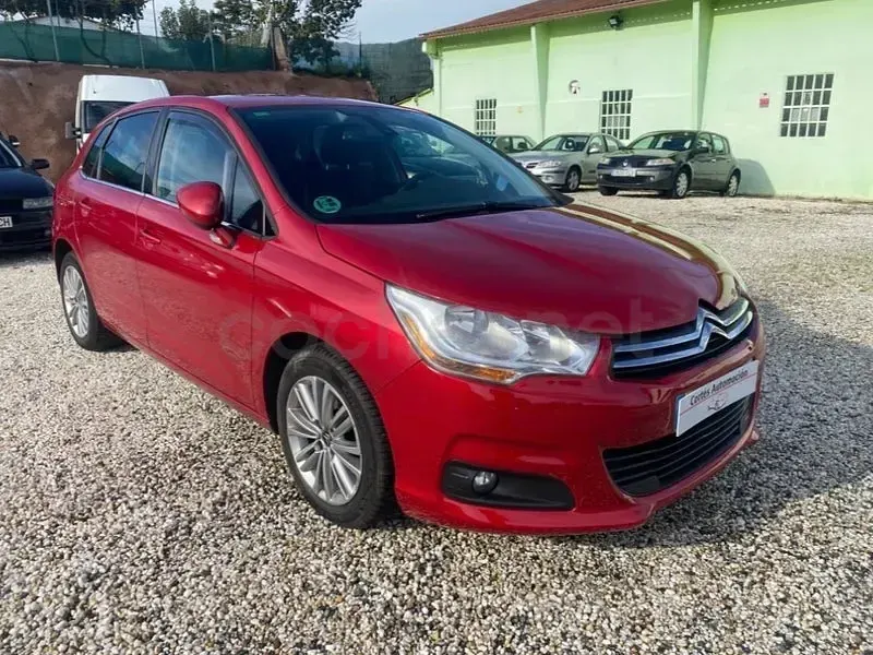 Usado Citroën C4 120 CV (88 kW) 2011 Granate Berlina