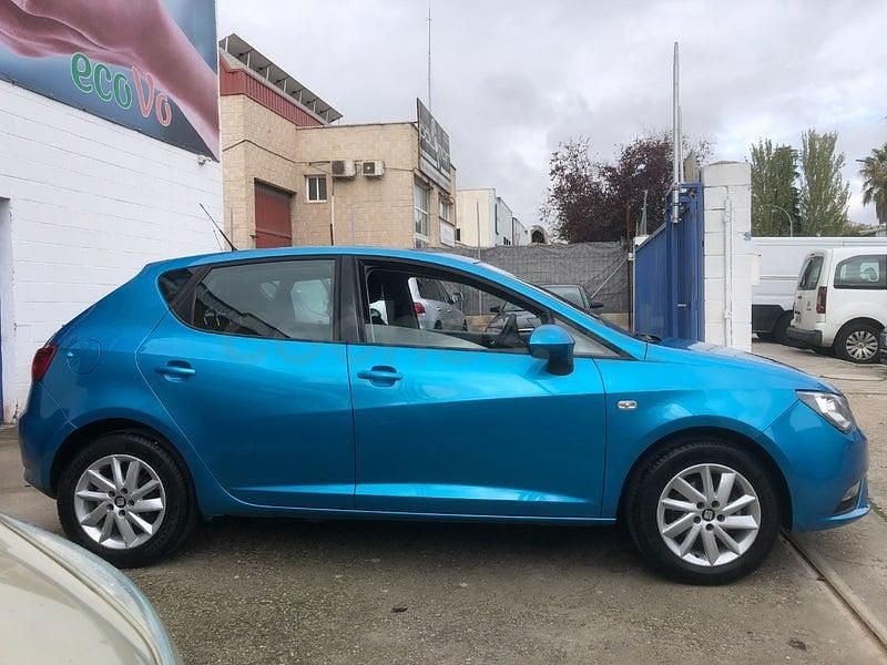 Usado Seat Ibiza I-Tech 105 CV (77 kW) 2014 Azul Berlina