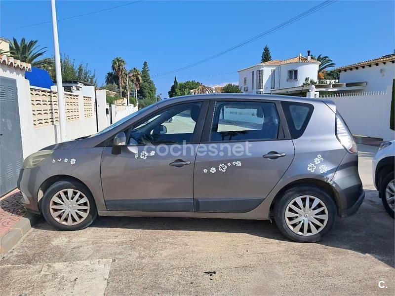 Usado Renault Scénic III Bose Edition 110 CV (80 kW) 2013 Gris / plata Monovolumen