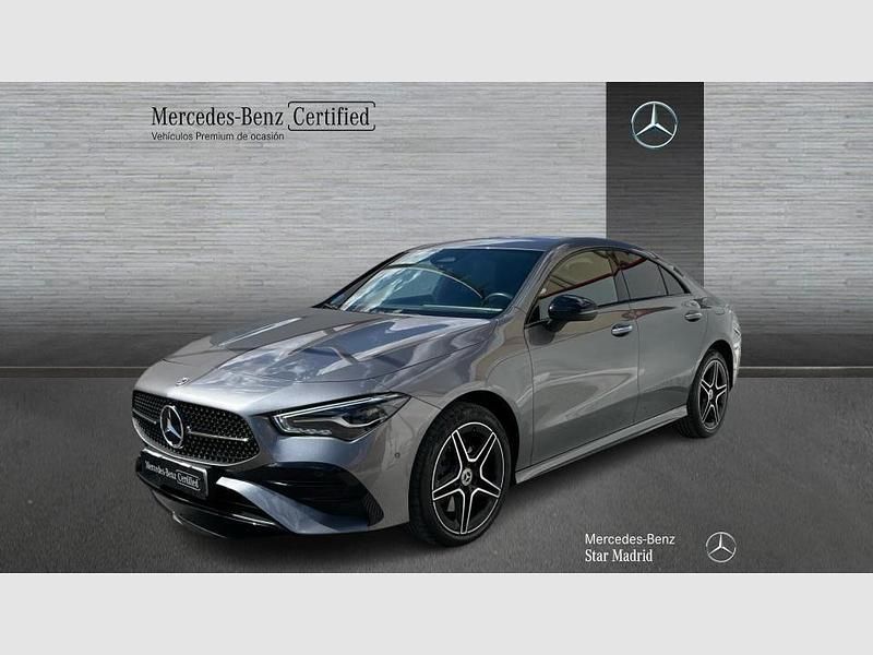 Gris montaña Usado 2024 Mercedes CLA250e Berlina | 41.990 € (Precio justo) - Imagen 1/4