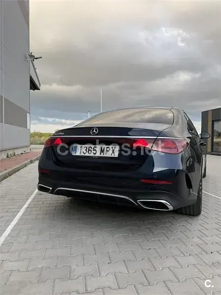 Usado Mercedes E220 194 CV (142 kW) 2023 Azul Berlina