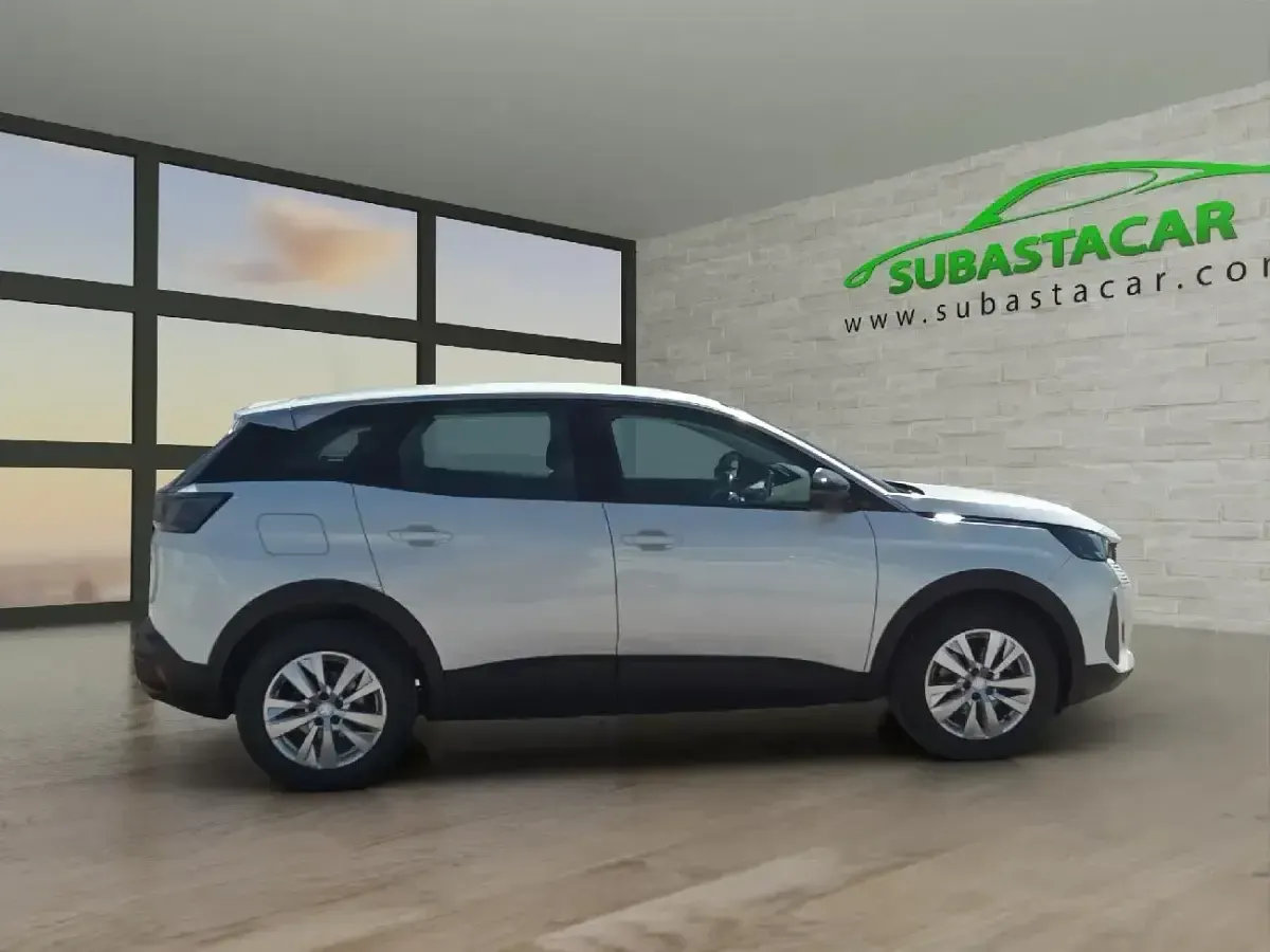 Usado Peugeot 3008 Active 130 CV (95 kW) 2022 Blanco SUV
