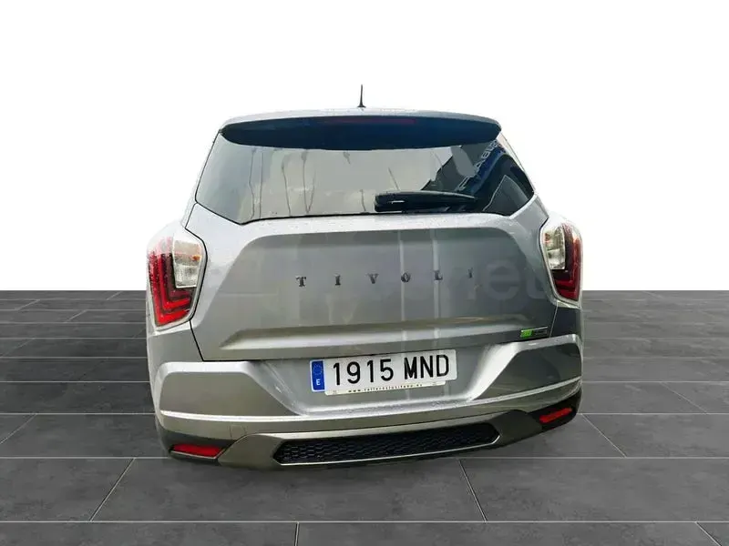 Usado KGM Tivoli 135 CV (99 kW) 2024 Gris / plata SUV