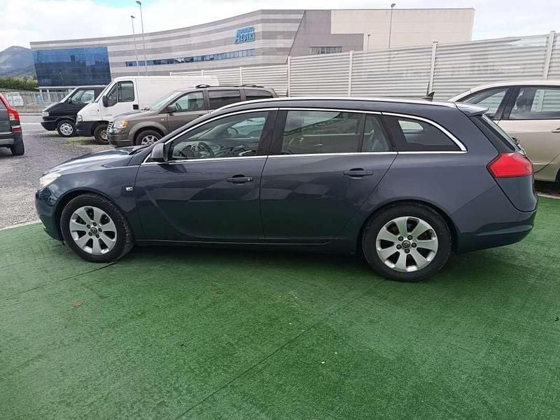 Usado Opel Insignia Cosmo 131 CV (96 kW) 2010 Gris / plata Familiar